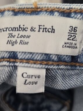 Abercrombie & Fitch Light Blue Relaxed High-Rise Jeans